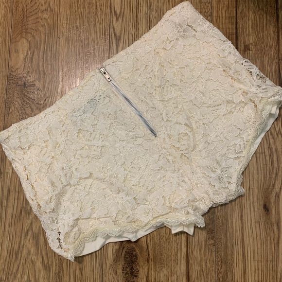 ☀️ 4/$25 BLUENOTES | White/Ivory Lace Shorts - Picture 1 of 3
